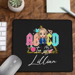 Alfombrilla de ratón personalizada Retro ABCD Teacher Tour con personaje de dibujos animados y nombre Agradecimiento Regalo de vuelta al cole para el 