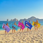 Gepersonaliseerde Cartoonfiguur Sneldrogend Oversized Strandhanddoek met Geboortebloem en Naam Zomer Vakantie Strandfeest Cadeau voor Familie Vrienden