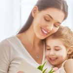 Pendentif Cœur Gravé Personnalisé avec Pierre de Naissance et Texte Cadeau d'Anniversaire pour Maman Enfant