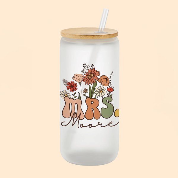 Personlig Vintage Flower 20oz Mrs Frosted Glass Tumbler med navn lokk og halm Bridal Shower Appreciation Gave til henne