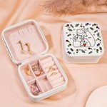 Boîte à Bijoux en Cuir Personnalisée avec 2-9 Ours Noms et Fleurs de Naissance Accessoire de Voyage Portable Cadeau d'Anniversaire Fête pour Femme