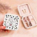 Boîte à Bijoux en Cuir Personnalisée avec 2-9 Ours Noms et Fleurs de Naissance Accessoire de Voyage Portable Cadeau d'Anniversaire Fête pour Femme