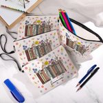 Trousse à Crayons Personnalisée avec Titres des Livres et Nom Cadeau Retour à l'École pour Enseignant Amateur de Lecture