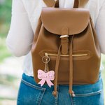 Personalisierte Multicolor Coquette Bogen Acryl Schlüsselanhänger mit Namen Geburtstag Memorial Geschenk für sie