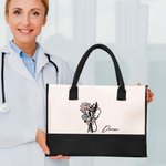 Gepersonaliseerde Stethoscoop Geboorte Bloem Strik Canvas Draagtas met Naam en Waterdichte Voering Afstudeer Cadeau voor Dokter Verpleegkundige