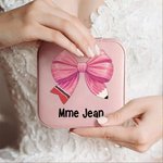 Boîte à Bijoux en Cuir Personnalisée avec Prénom Style Nœud Papillon à Crayon Cadeau de Remerciement Retour à l'École pour Enseignant