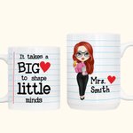 Taza de café de cerámica blanca personalizada It Takes A Big Heart To Shape Little Minds con título y nombre Regalo de agradecimiento de vuelta al col