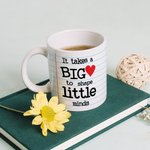 Taza de café de cerámica blanca personalizada It Takes A Big Heart To Shape Little Minds con título y nombre Regalo de agradecimiento de vuelta al col
