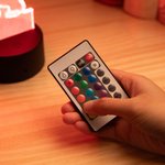 Personalisierte niedlichen Dinosaurier 7 Farben ändern Acryl LED-Nachtlicht mit Namen und Basis Schlafzimmer Dekoration Geburtstag Kindertag Geschenk für Kinder