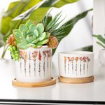 Pot de Fleurs en Céramique Personnalisé avec 1-16 Noms et Fleurs de Naissance Base en Bambou Cadeau Anniversaire Fête des Mères pour Maman Grand-Mère