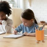 Set di 2 penne a sfera personalizzate con glitter liquido in movimento fiore di nascita e nome regalo ideale per il rientro a scuola per insegnanti