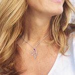 Collana personalizzata con rosa e 1-3 nomi incisi gioiello raffinato ipoallergenico regalo di compleanno per festa della mamma per donne