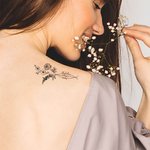 Personlig Line Birth Flowers emporary Tattoo Sticker med 3 navn Anniversity Bursdagsgave til par venn familie