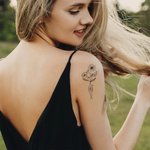 Personlig Line Birth Flowers emporary Tattoo Sticker med 3 navn Anniversity Bursdagsgave til par venn familie