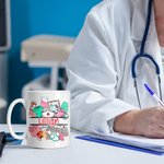Mug en Céramique Personnalisé avec Nom Multicolore Motif d'Éléments Médicaux Cadeau Remerciement pour Infirmier Médecin Étudiant en Médecine
