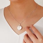 Personalisierte Foto Medaillon Halskette mit Geburtsblume und Text Gravur Geburtstag Jahrestag Geschenk für Damen