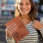Personalisierte Bogen Geburt Blumenstrauß Leder Bucheinband mit Notebook und eingravierten Namen Geburtstag Geschenk für Künstler Maler