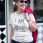 T-Shirt 100% Coton Personnalisé avec Âge Plus Doigt du Milieu en Dessin Cadeau Anniversaire Marrant pour Famille Ami