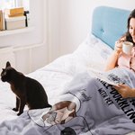 Gepersonaliseerd Geluk Is Hoerenkleed met Huisdieren Zachte Deken met Naam Verjaardagscadeau voor Hond Kat Huisdier Liefhebbers