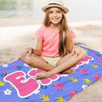Toalla de playa personalizada con conejito de colores y flores con nombre Cumpleaños Fiesta de verano Regalo para niños