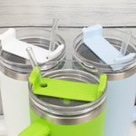 Personalisierte bunte Zusammensetzung Buch Apple Crayon 40oz isolierte Becher mit Namen und Strohhalm zurück zu Schule Wertschätzung Geschenk für Lehrer