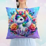 Housse de Coussin Personnalisée avec Nom et Bébé Licorne Style Arc-en-Ciel Papillons Fleurs Cadeau Anniversaire pour Enfant Amoureux de Licorne