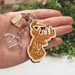 Portachiavi in legno personalizzato con testa di cervo Best Buckin Dad con incisione di proiettile e nome Regalo di compleanno divertente per la festa