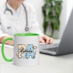 Personalisierte bunte medizinische Elemente 11oz Keramik Becher mit Namen Geburtstag zurück zu Schule Geschenk für Krankenschwester Arzt