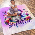 Couverture Arc-en-Ciel Personnalisée avec Bébé Licorne et Nom Style Papillons Fleurs Couverture Chaude et Douce Cadeau d'Anniversaire pour Enfant