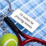 Mini portachiavi personalizzato per racchetta e pallina da tennis con testo inciso Regalo di compleanno e gioco per gli amanti del tennis