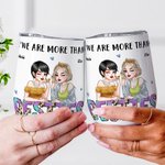 Personalizowany kubek na wino We Are More Than Besties Leopard Letters Cartoon Wine Tumbler z imieniem Urodziny Prysznic dla nowożeńców Prezent dla najlepszego przyjaciela dla kobiet