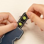 Personalisierter Leder Schlüsselanhänger mit Namen-Stickerei Gepäck Rucksack Namensschild Urlaub Reisezubehör Geburtstag Geschenk für Familie Freunde