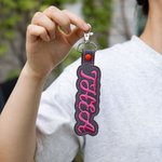 Personalisierter Leder Schlüsselanhänger mit Namen-Stickerei Gepäck Rucksack Namensschild Urlaub Reisezubehör Geburtstag Geschenk für Familie Freunde