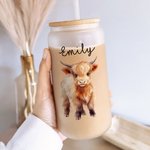 Personalisierte Hochlandkuh 20oz Name Glasbecher mit Bambusdeckel Geburtstagsgeschenk für junge Gruppe Hochlandkuh-Liebhaber