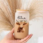 Personalisierte Hochlandkuh 20oz Name Glasbecher mit Bambusdeckel Geburtstagsgeschenk für junge Gruppe Hochlandkuh-Liebhaber