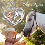 Personalisierte Mädchen und Pferd Herz Halskette mit Namen Gravur Geburtstag Jahrestag Geschenk für Mädchen Damen Pferdeliebhaber