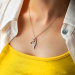 Collana personalizzata con rosa e 1-3 nomi incisi gioiello raffinato ipoallergenico regalo di compleanno per festa della mamma per donne
