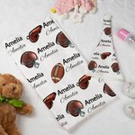Personlig fotballhjelmdesign Unisex baby mottakende teppe Swaddle Hat Bow Headband Coming Home Outfit med navn Baby shower gave til nyfødte