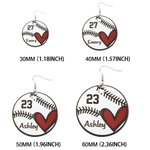 Orecchini personalizzati con nome e numero per il giorno della partita per la mamma del giocatore.