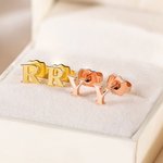 Orecchini personalizzati minimalisti con iniziale super minuscola Regalo di compleanno e anniversario per donne e uomini