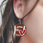 Orecchini personalizzati con nome e numero per il giorno della partita per la mamma del giocatore.