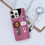 Personlig flerfarget kvinnelig sykepleier med tegneseriefigur TPU-telefonveske for iPhone med navn og stillingstittel Bursdagssykepleieruke Gave til medisinsk personale