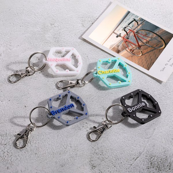 Porte-clés personnalisé imprimé en 3D avec nom et pédale de vélo de montagne multicolore Accessoire de cyclisme Cadeau de course pour les cyclistes Amoureux du cyclisme