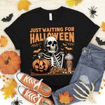 Teschio personalizzato Jack O'Lantern Bat Design Just Waiting For Halloween Felpa a girocollo con nome Regalo in costume di Halloween per la famiglia