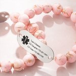 Alerta Médica de Emergencia Personalizada ID elástico rosa pulsera de cuentas con texto grabado de primeros auxilios para la alergia diabéticos Mujeres