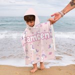 Gepersonaliseerde sneldrogende zandvrije roze cartoon regenboog fantasie eenhoorn strandhanddoek met capuchon en naam verjaardagscadeau zomer voor mei