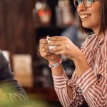 Alerta Médica de Emergencia Personalizada ID elástico rosa pulsera de cuentas con texto grabado de primeros auxilios para la alergia diabéticos Mujeres