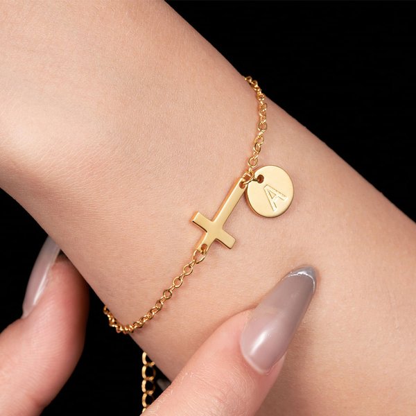 Bracelet Personnalisé avec Croix et Initiale Gravée Bijoux Religieux pour Baptême Chrétien Cadeau d'Anniversaire pour Femme