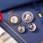 Gepersonaliseerde Retro Lace Frame Ronde Memorial Foto Pin Broche Wedding Graduation Gift voor afgestudeerden bruid bruidegom