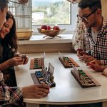 Gepersonaliseerde Tabletop Houten bordspel kaart Resource Tokens Organizer Tray met gegraveerde naam Game Night Verjaardagsfeestje Gift voor Game Love